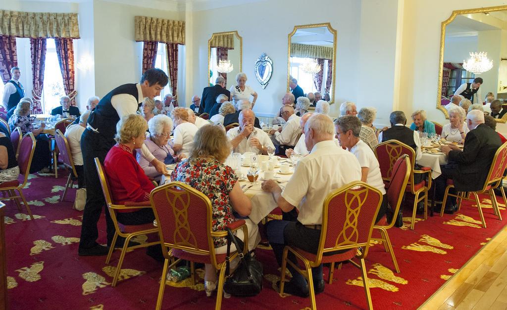Albany Lions Hotel WTA-toernooi van WTA-toernooi van Eastbourne Buitenkant foto